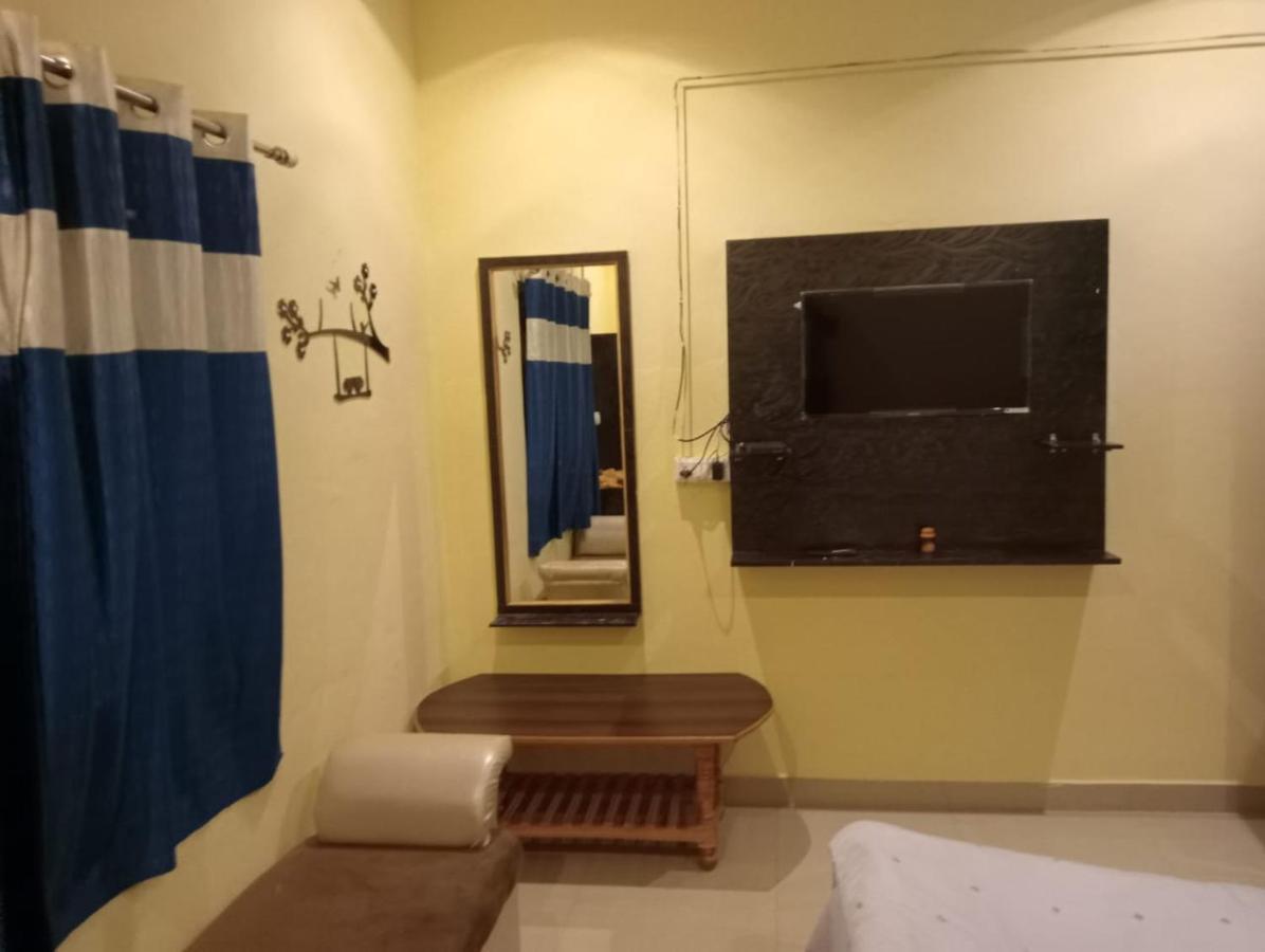 Gangotri Inn Waranasi Zewnętrze zdjęcie